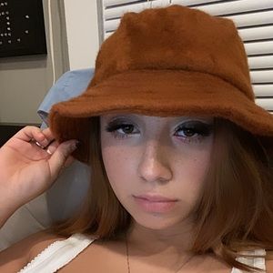 Meet your Posher, Evelyn